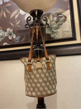 Dooney & Bourke please check all picture of condition
